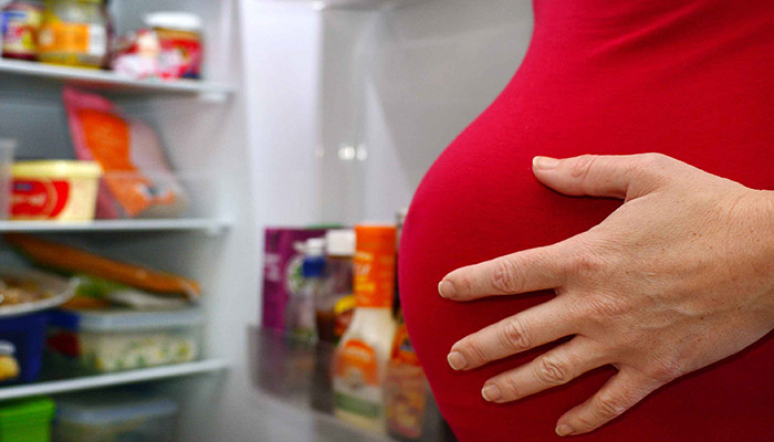 pregnant woman eating